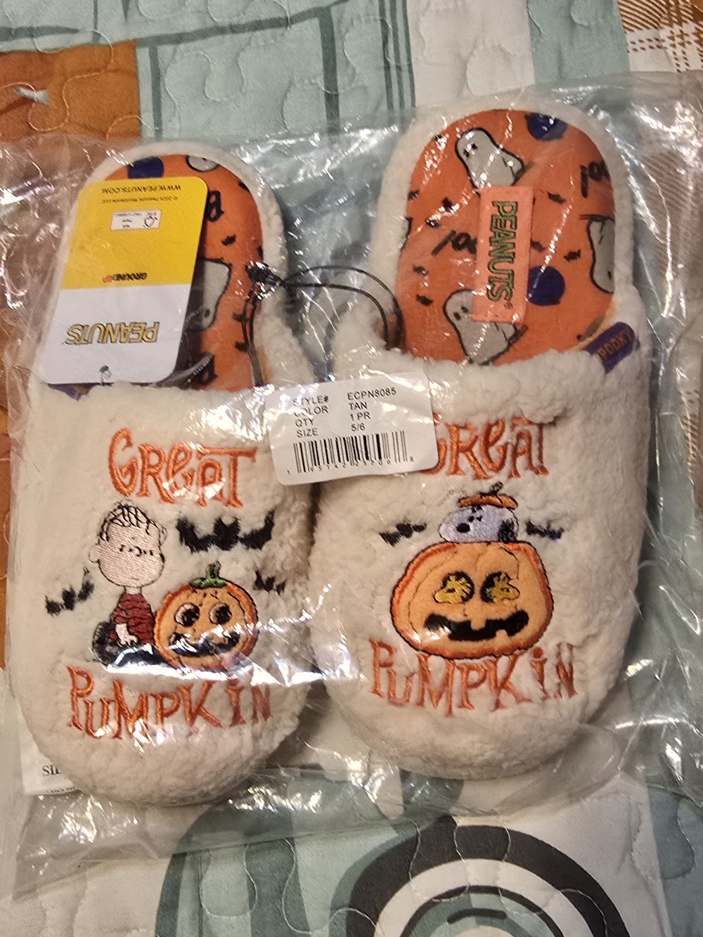 Peanuts Great Pumpkin Womens Cream Slippers - Picture 7 of 8